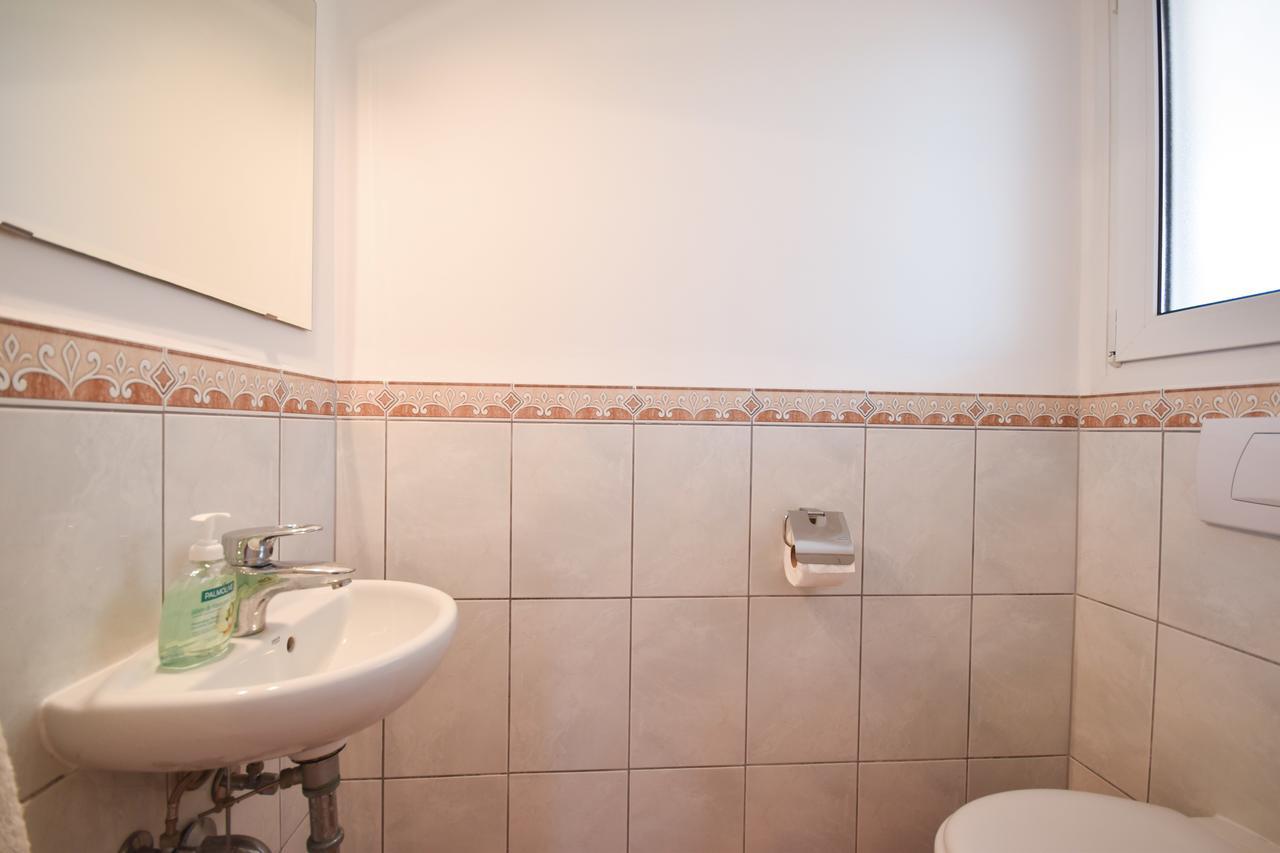 In The Second Line, Modern Beachfront Holiday Home In Costabella, Марбеля Екстериор снимка