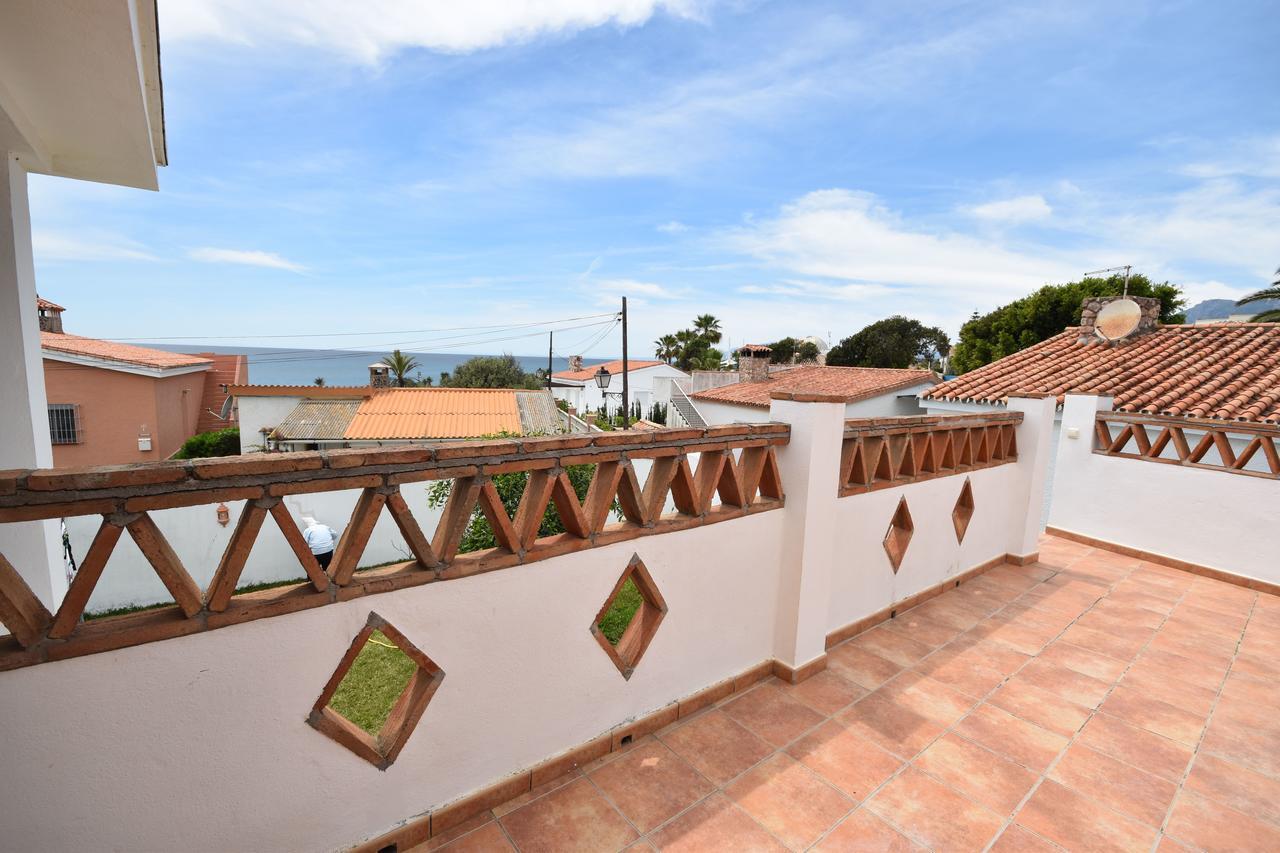In The Second Line, Modern Beachfront Holiday Home In Costabella, Марбеля Екстериор снимка