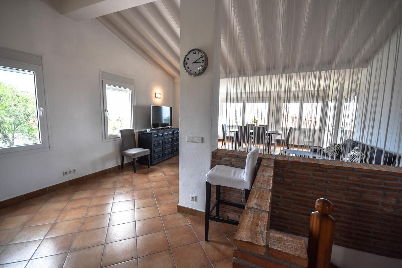 In The Second Line, Modern Beachfront Holiday Home In Costabella, Марбеля Екстериор снимка