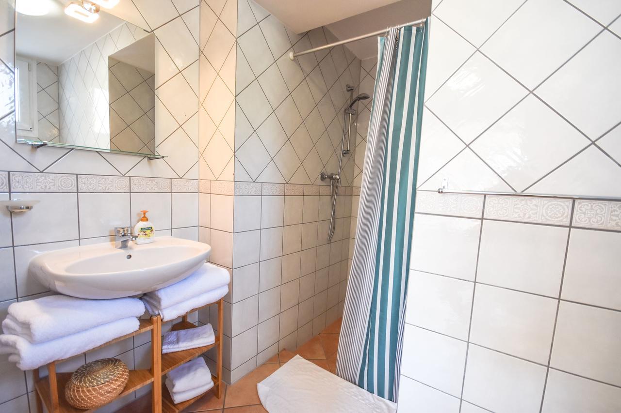 In The Second Line, Modern Beachfront Holiday Home In Costabella, Марбеля Екстериор снимка
