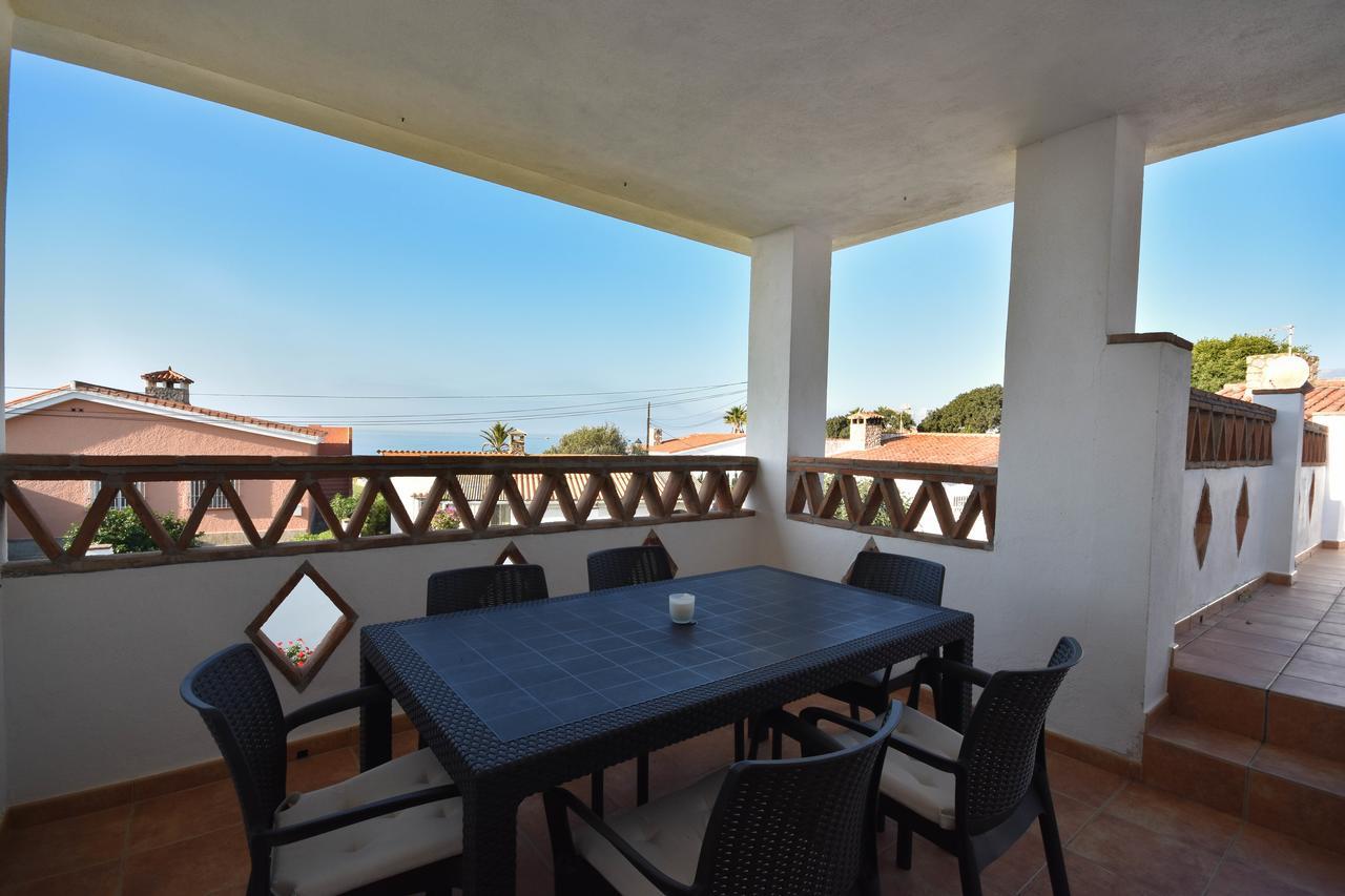 In The Second Line, Modern Beachfront Holiday Home In Costabella, Марбеля Екстериор снимка