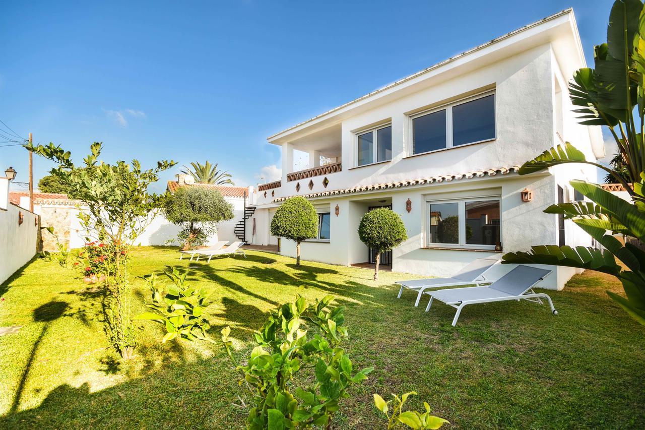 In The Second Line, Modern Beachfront Holiday Home In Costabella, Марбеля Екстериор снимка