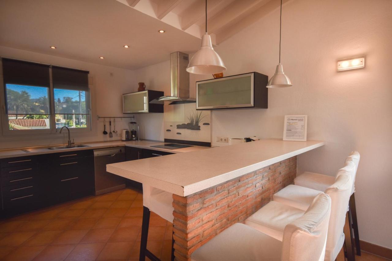 In The Second Line, Modern Beachfront Holiday Home In Costabella, Марбеля Екстериор снимка