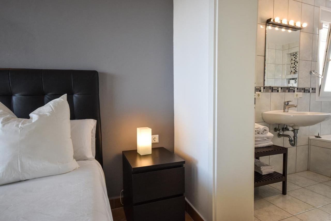 In The Second Line, Modern Beachfront Holiday Home In Costabella, Марбеля Екстериор снимка