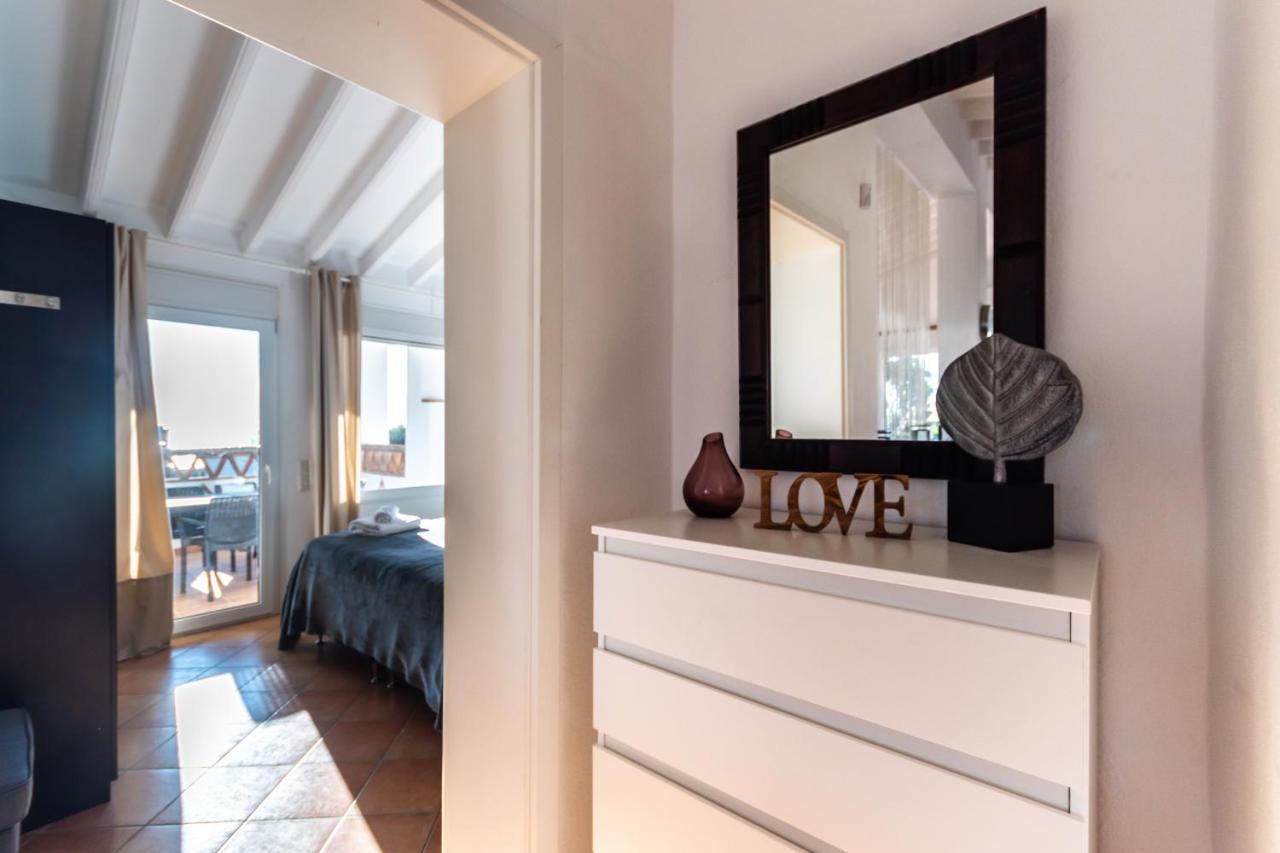 In The Second Line, Modern Beachfront Holiday Home In Costabella, Марбеля Екстериор снимка