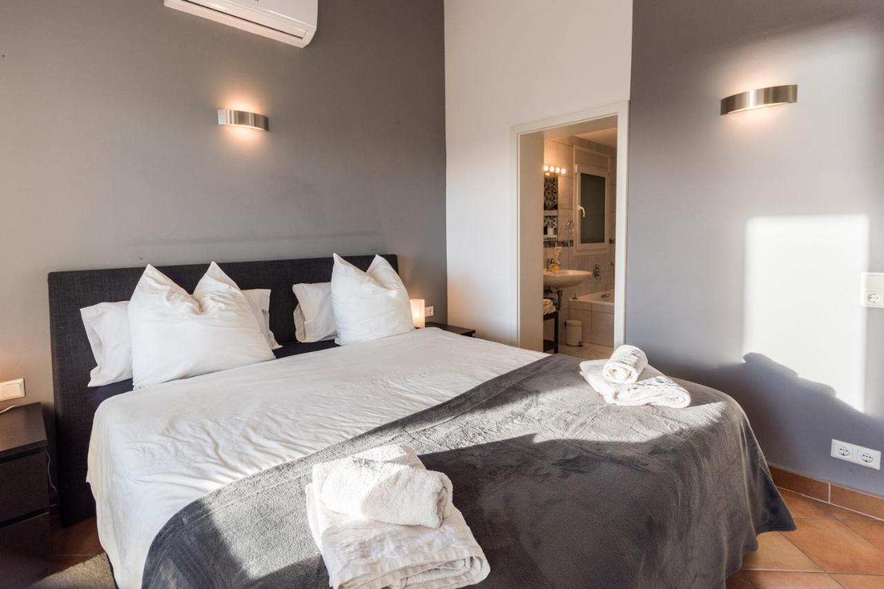 In The Second Line, Modern Beachfront Holiday Home In Costabella, Марбеля Екстериор снимка